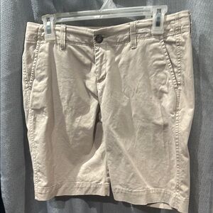 OLD NAVY WOMEN'S BERMUDA SHORTS - SIZE 6